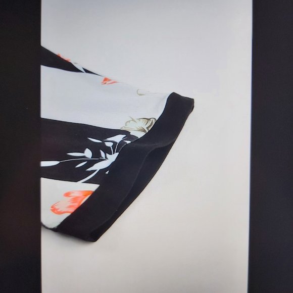 067. Stripe Plus Size Striped Floral Short Sleeve Top  Size 3X - Picture 6 of 6